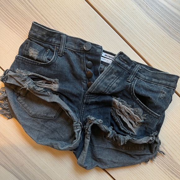 One Teaspoon Bandits Distressed Denim Shorts - Picture 2 of 4
